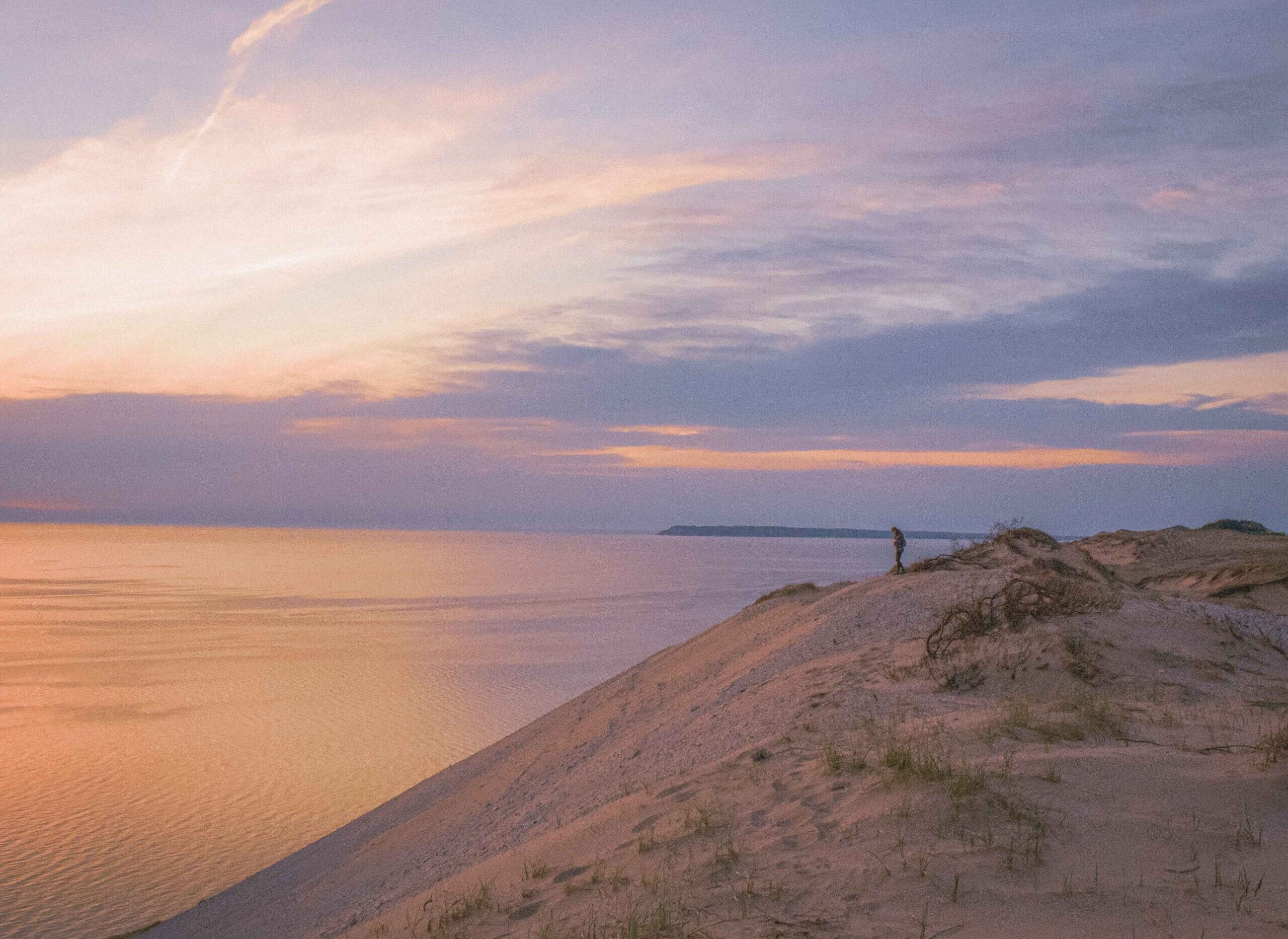 image of hiking at Overlook Nine in the Sleeping Bear Dunes